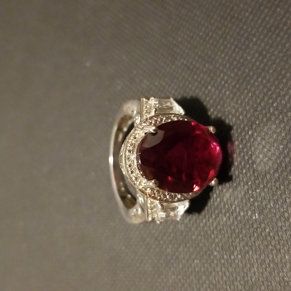Gorgeous sterling silver ring with red center stone